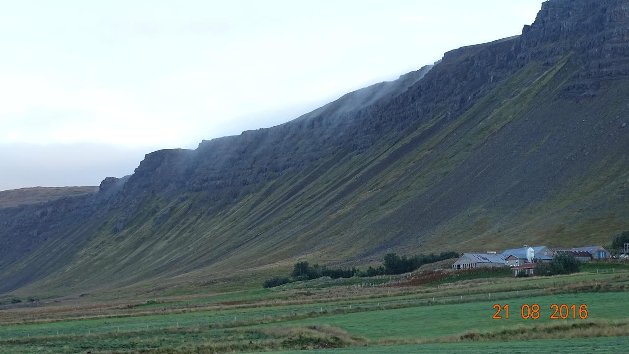 レイクホーラル Mithjanes Reykholahreppゲストハウス エクステリア 写真