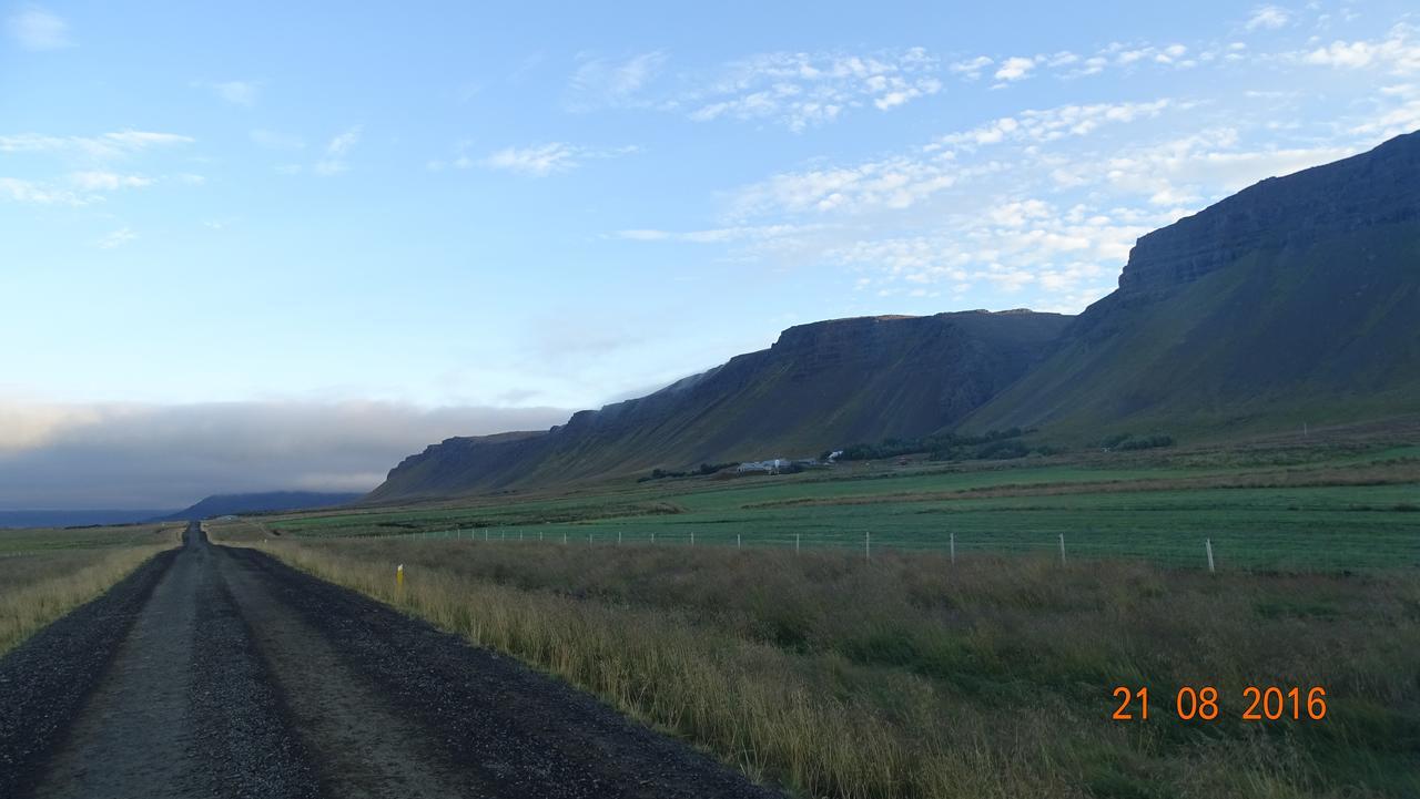 レイクホーラル Mithjanes Reykholahreppゲストハウス エクステリア 写真